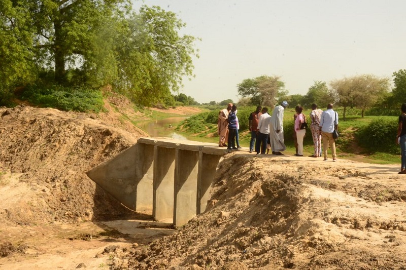Une digue sur le fleuve Serbewel à Makary